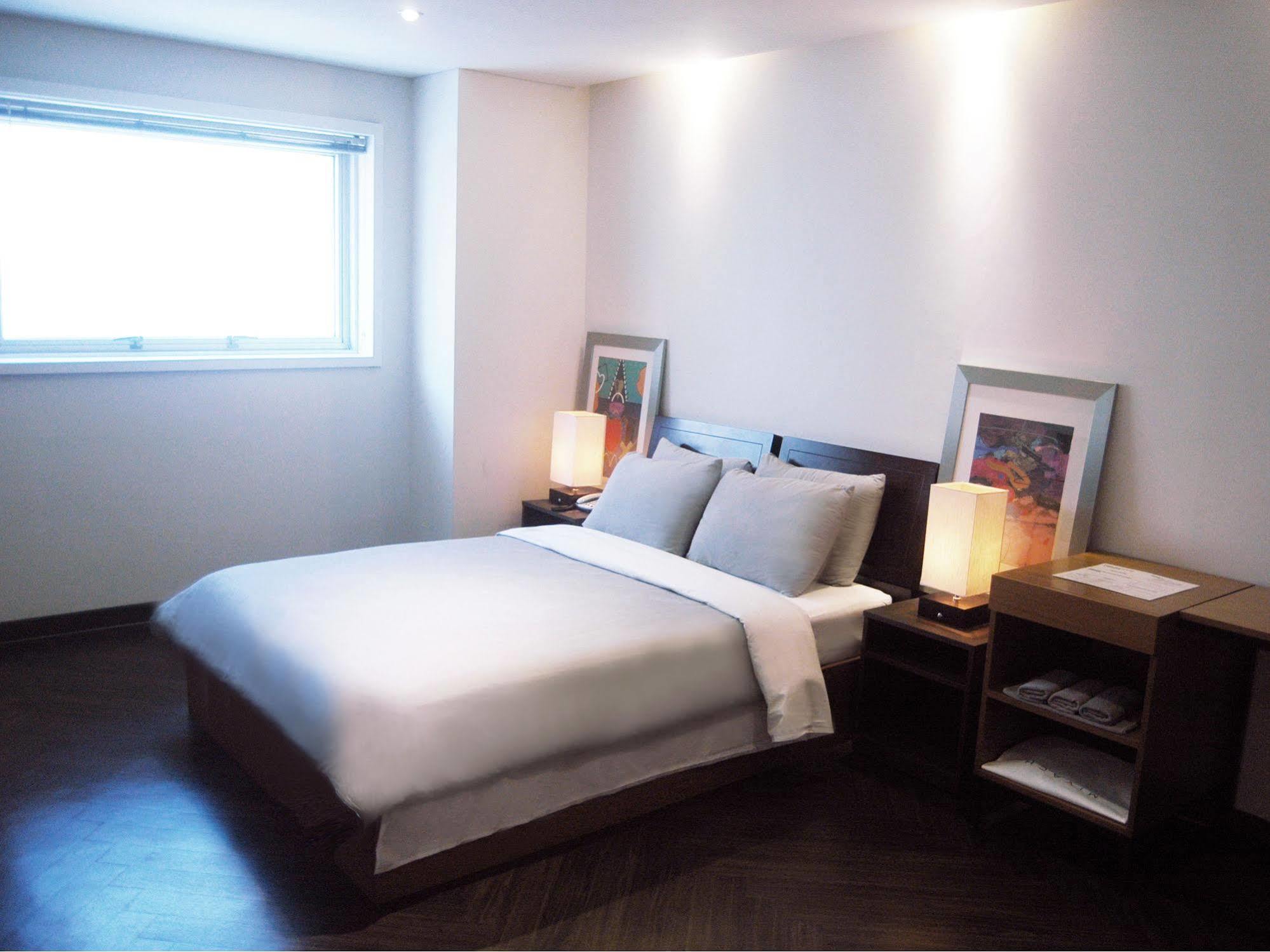 The Hotel Bon Suwon Buitenkant foto