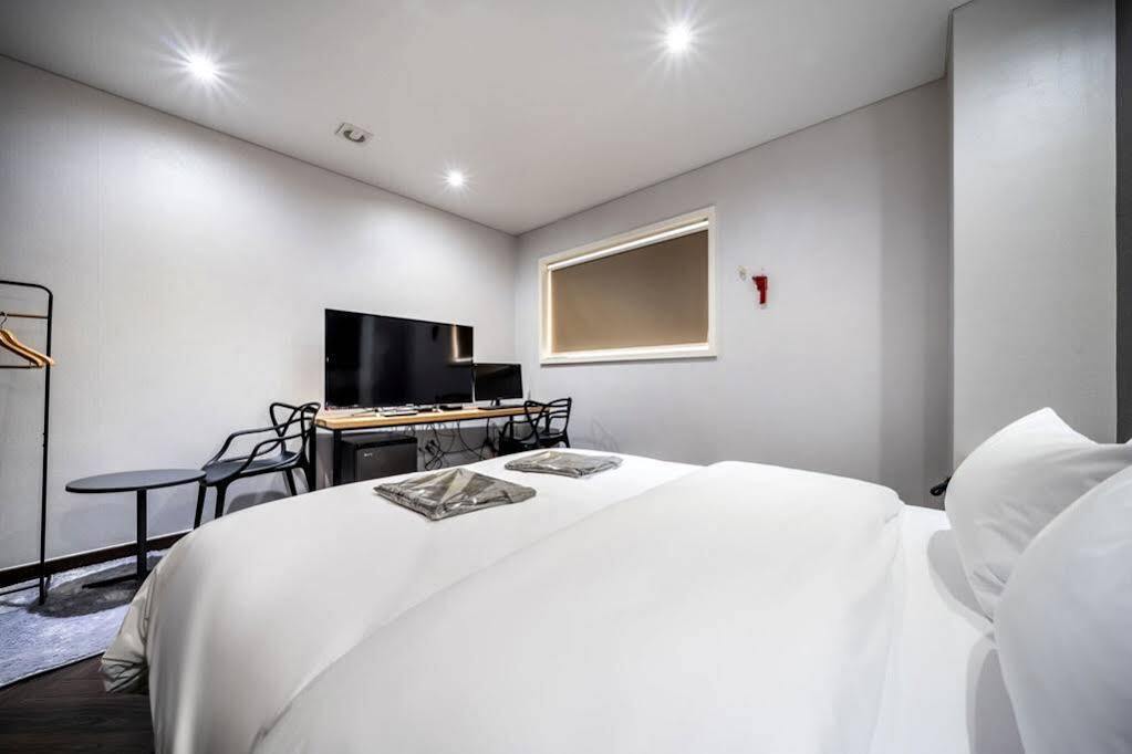 The Hotel Bon Suwon Buitenkant foto