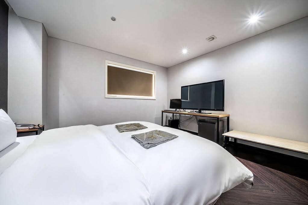 The Hotel Bon Suwon Buitenkant foto